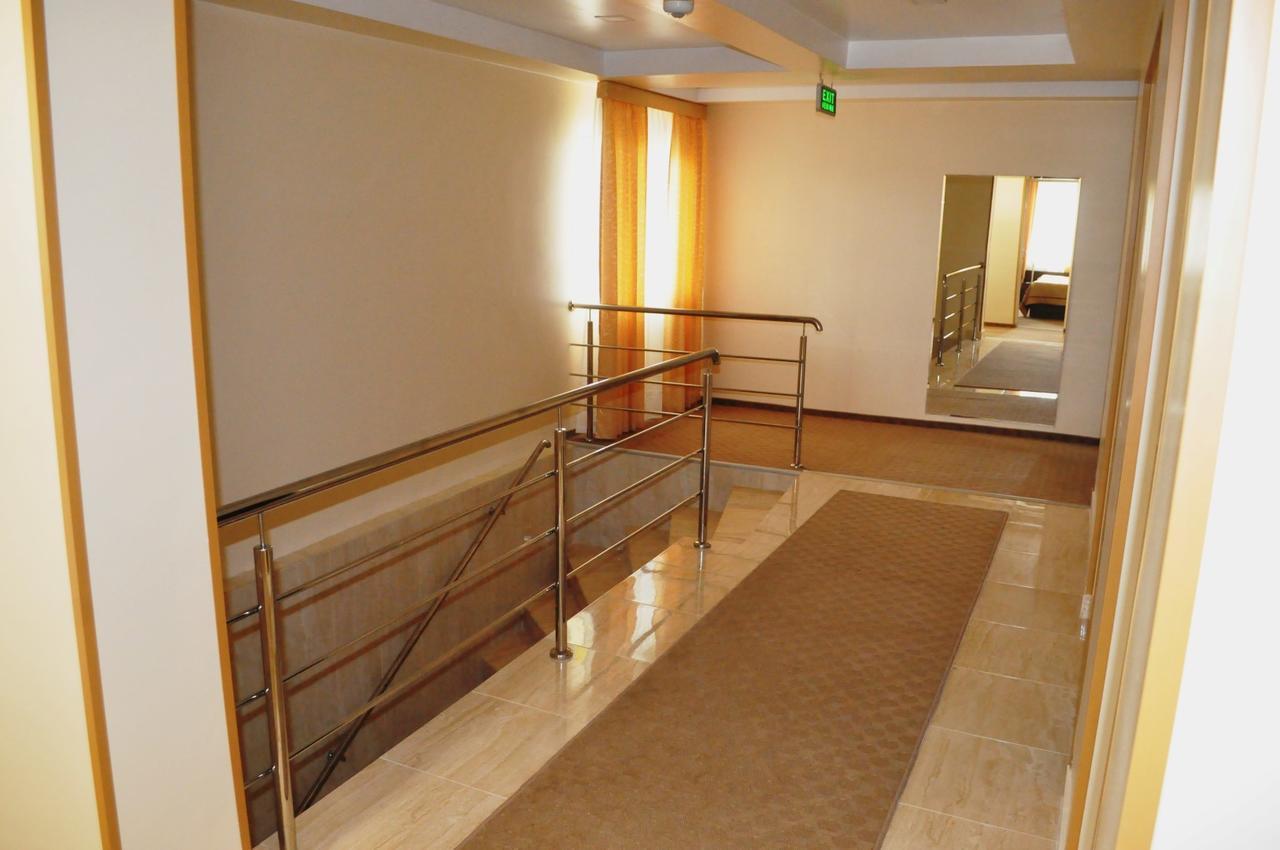 Hotel Andrei Cîmpia Turzii Exterior foto